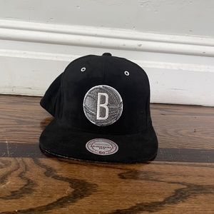 Brooklyn Nets Mitchell & Ness Snapback Suede
